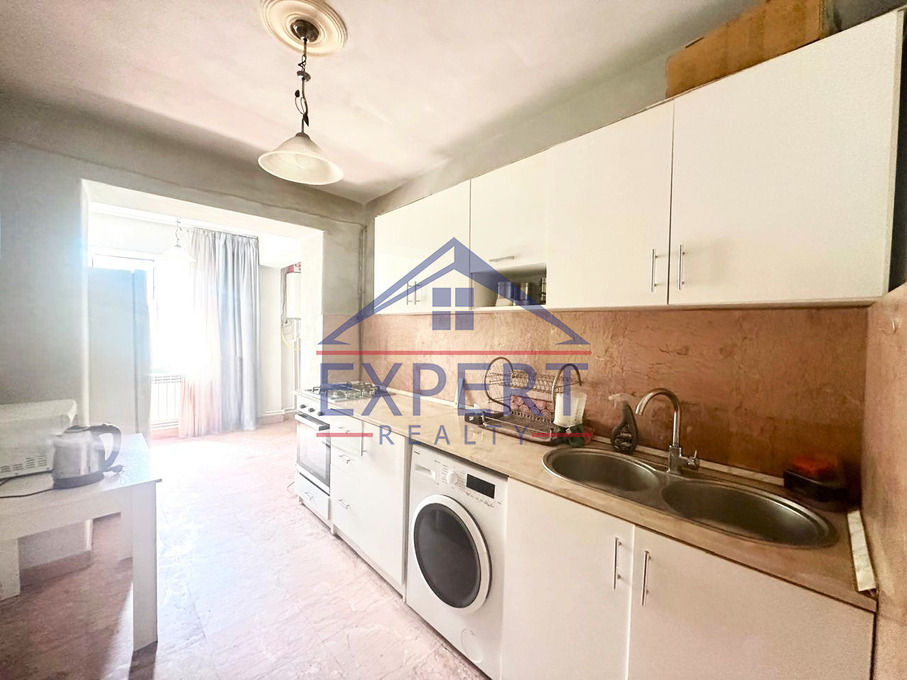 ԿԵՆՏՐՈՆ, ՏՊԱԳՐԻՉՆԵՐԻ ՓՈՂՈՑ, 3 ՍԵՆՅԱԿ