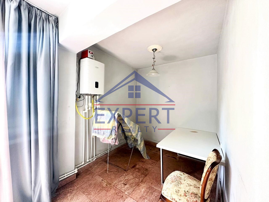 ԿԵՆՏՐՈՆ, ՏՊԱԳՐԻՉՆԵՐԻ ՓՈՂՈՑ, 3 ՍԵՆՅԱԿ