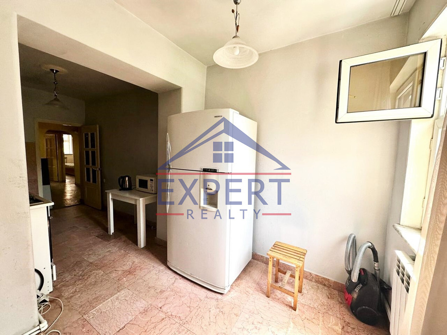 ԿԵՆՏՐՈՆ, ՏՊԱԳՐԻՉՆԵՐԻ ՓՈՂՈՑ, 3 ՍԵՆՅԱԿ