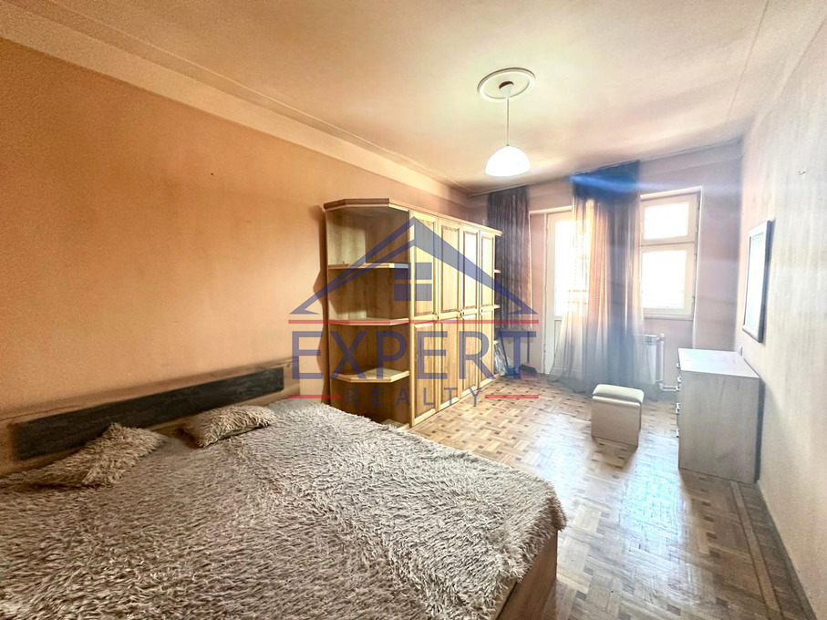 ԿԵՆՏՐՈՆ, ՏՊԱԳՐԻՉՆԵՐԻ ՓՈՂՈՑ, 3 ՍԵՆՅԱԿ