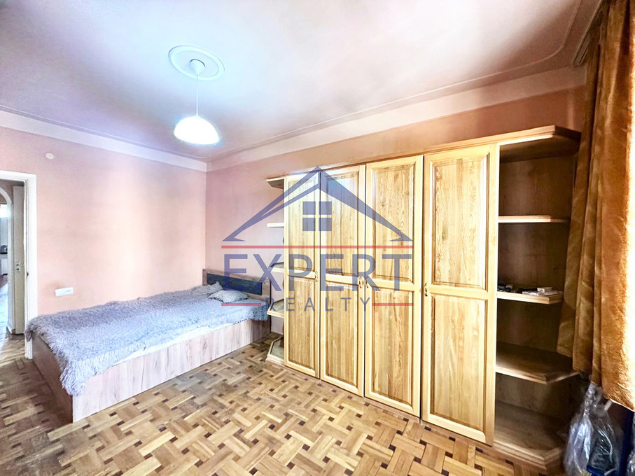 ԿԵՆՏՐՈՆ, ՏՊԱԳՐԻՉՆԵՐԻ ՓՈՂՈՑ, 3 ՍԵՆՅԱԿ