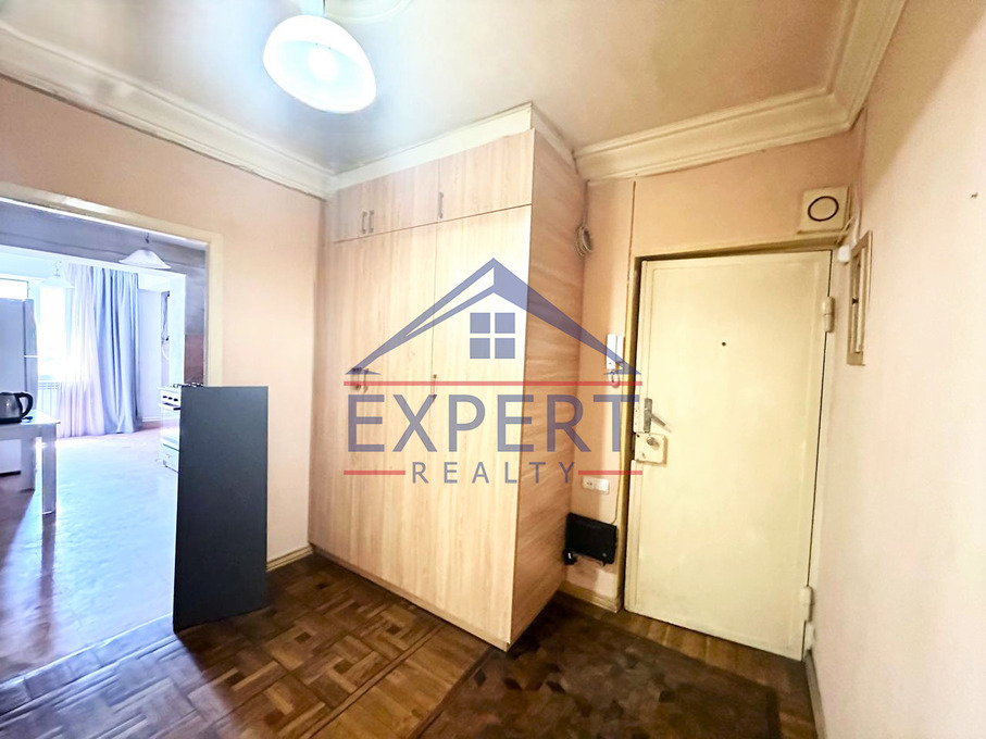 ԿԵՆՏՐՈՆ, ՏՊԱԳՐԻՉՆԵՐԻ ՓՈՂՈՑ, 3 ՍԵՆՅԱԿ