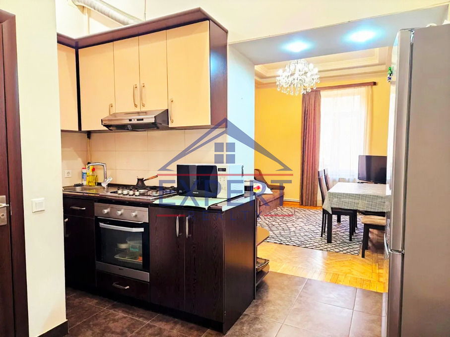 ԿԵՆՏՐՈՆ, ՊՈՒՇԿԻՆԻ ՓՈՂՈՑ, 3 ՍԵՆՅԱԿ