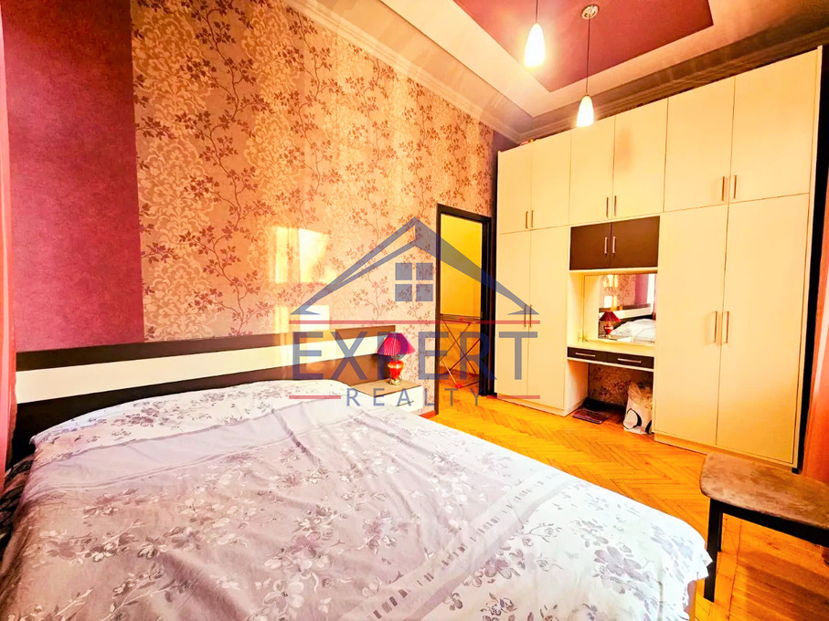 ԿԵՆՏՐՈՆ, ՊՈՒՇԿԻՆԻ ՓՈՂՈՑ, 3 ՍԵՆՅԱԿ