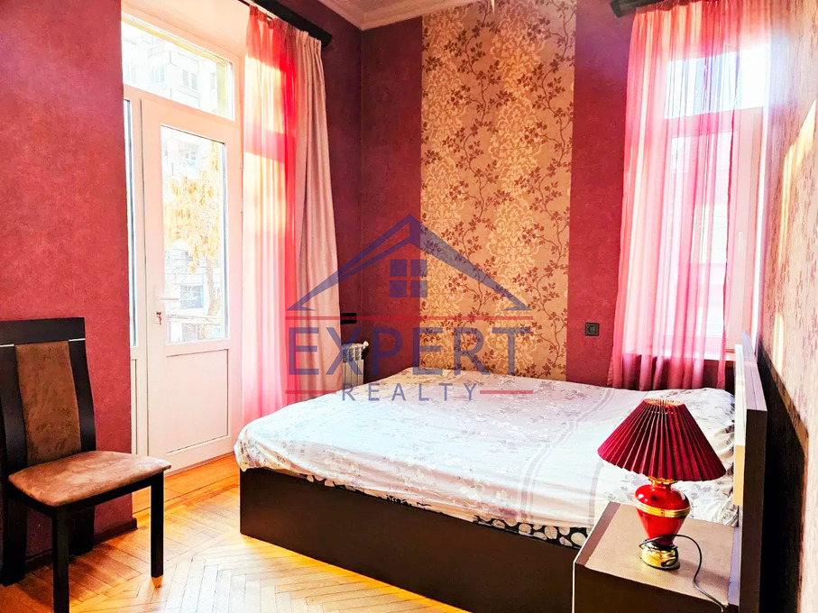 ԿԵՆՏՐՈՆ, ՊՈՒՇԿԻՆԻ ՓՈՂՈՑ, 3 ՍԵՆՅԱԿ