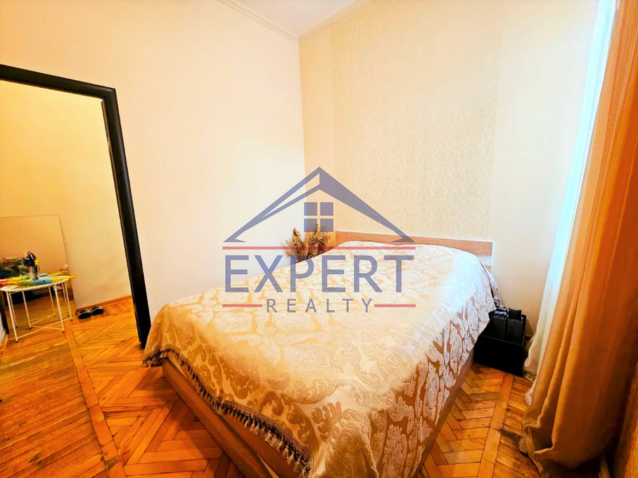 ԿԵՆՏՐՈՆ, ՊՈՒՇԿԻՆԻ ՓՈՂՈՑ, 3 ՍԵՆՅԱԿ