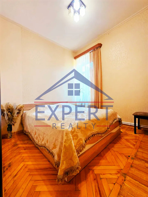 ԿԵՆՏՐՈՆ, ՊՈՒՇԿԻՆԻ ՓՈՂՈՑ, 3 ՍԵՆՅԱԿ