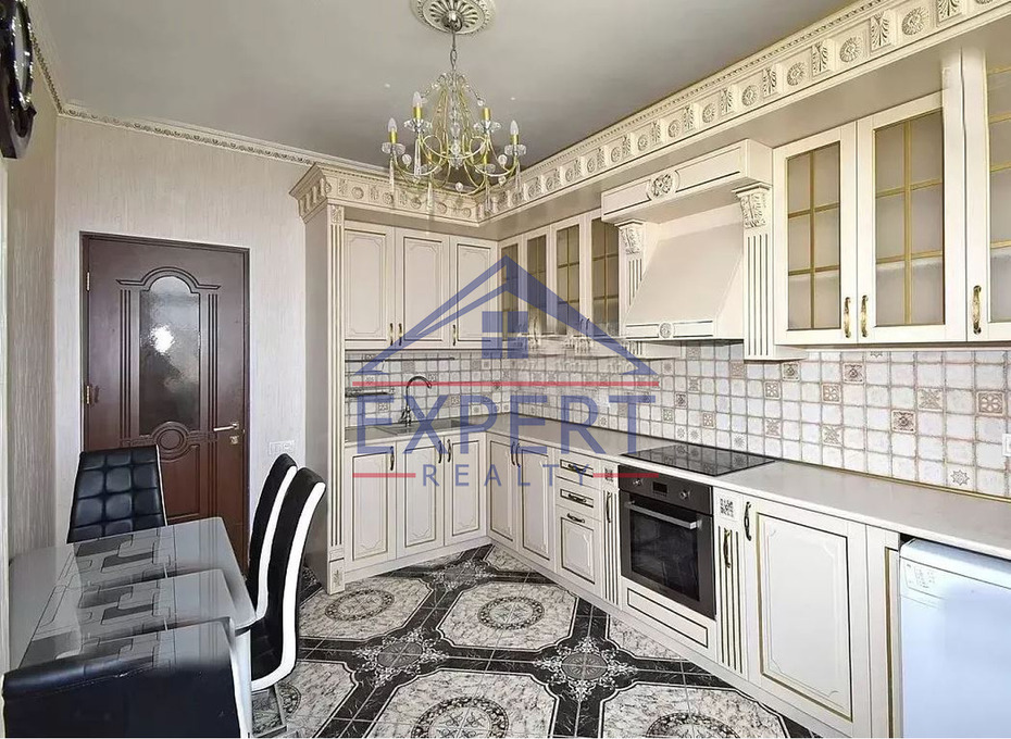 ԿԵՆՏՐՈՆ, ՌՈՍՏՈՄԻ ՓՈՂՈՑ, 4 ՍԵՆՅԱԿ