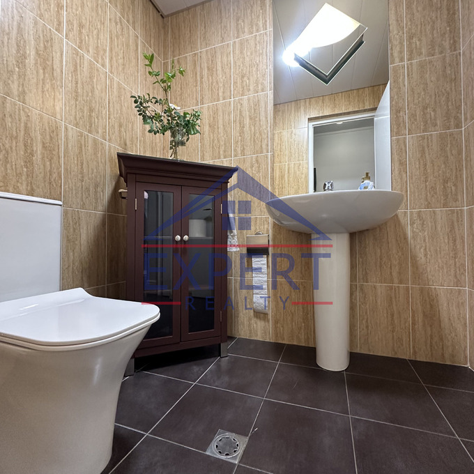 ԿԵՆՏՐՈՆ, ԵԶՆԻԿ ԿՈՂԲԱՑԻ ՓՈՂՈՑ, 4 ՍԵՆՅԱԿ