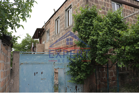ՔԱՆԱՔԵՌ ԶԵՅԹՈՒՆ, ՔԱՆԱՔԵՌԻ 14-ՐԴ ՓՈՂՈՑ, 8 ՍԵՆՅԱԿ