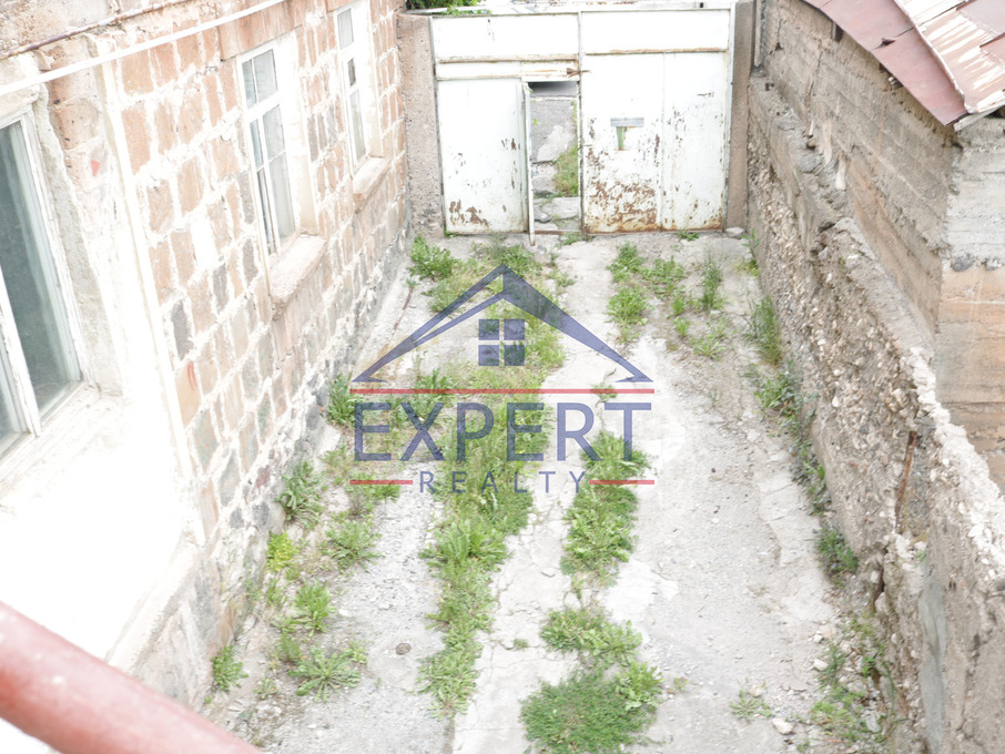 ՔԱՆԱՔԵՌ ԶԵՅԹՈՒՆ, ՔԱՆԱՔԵՌԻ 14-ՐԴ ՓՈՂՈՑ, 8 ՍԵՆՅԱԿ