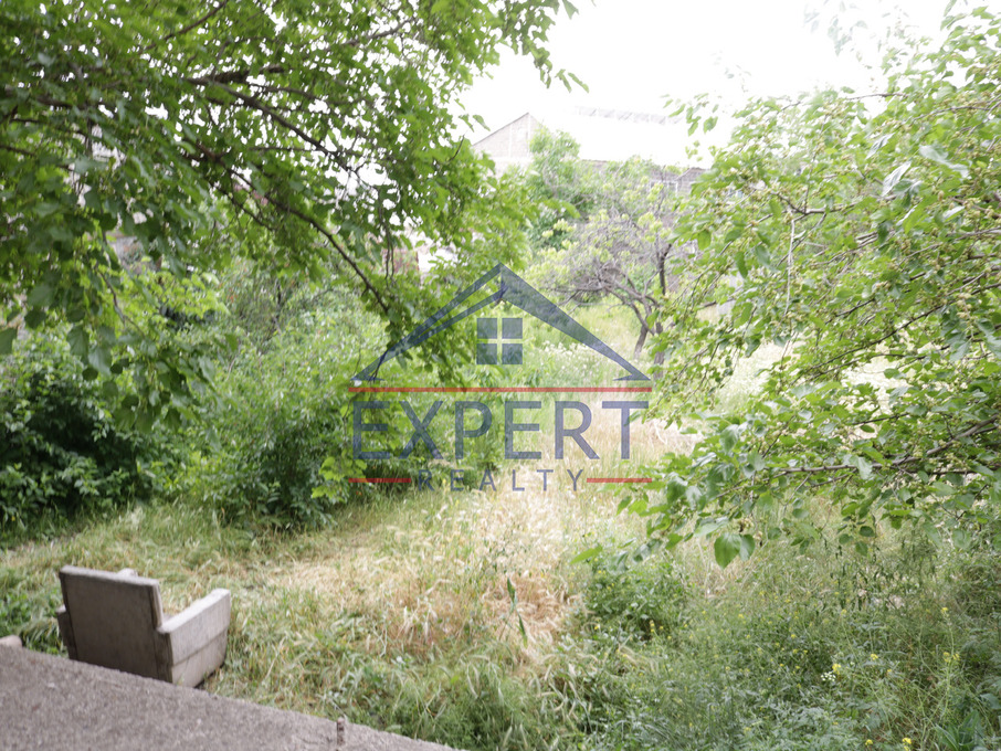 ՔԱՆԱՔԵՌ ԶԵՅԹՈՒՆ, ՔԱՆԱՔԵՌԻ 14-ՐԴ ՓՈՂՈՑ, 8 ՍԵՆՅԱԿ
