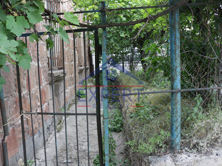 ՔԱՆԱՔԵՌ ԶԵՅԹՈՒՆ, ՔԱՆԱՔԵՌԻ 14-ՐԴ ՓՈՂՈՑ, 8 ՍԵՆՅԱԿ
