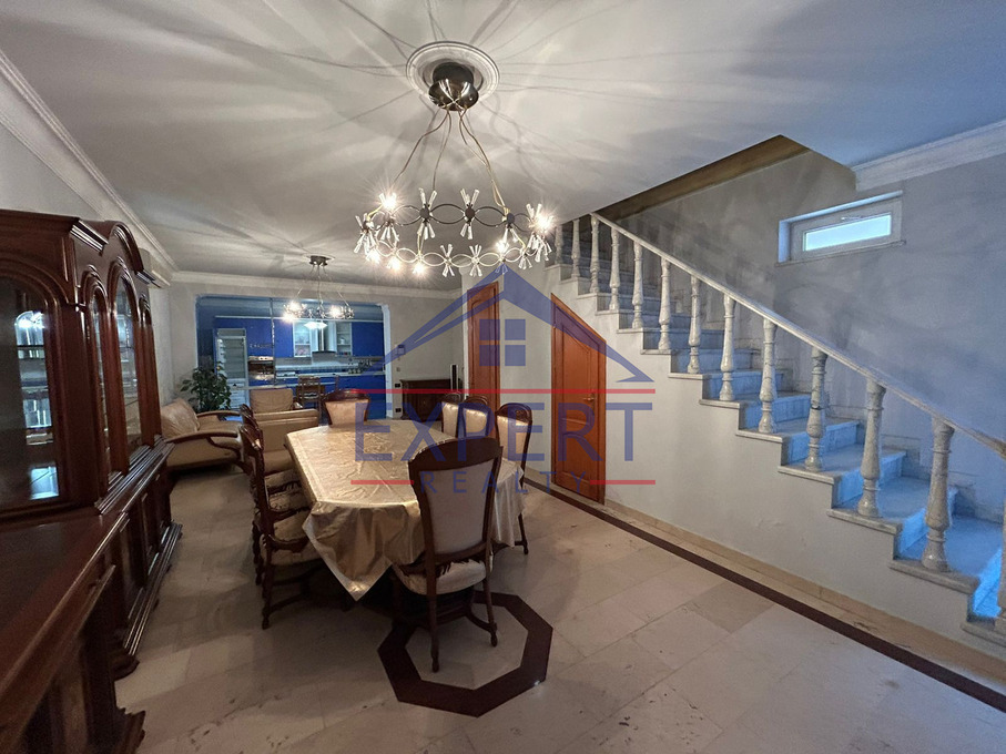 ԿԵՆՏՐՈՆ, ՊՈՒՇԿԻՆԻ ՓՈՂՈՑ, 3 ՍԵՆՅԱԿ