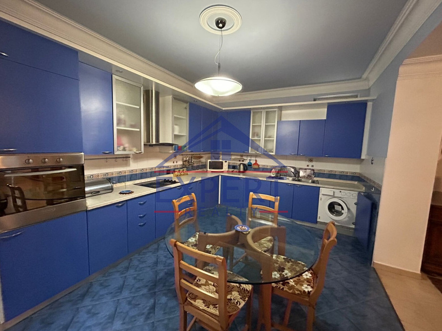 ԿԵՆՏՐՈՆ, ՊՈՒՇԿԻՆԻ ՓՈՂՈՑ, 3 ՍԵՆՅԱԿ