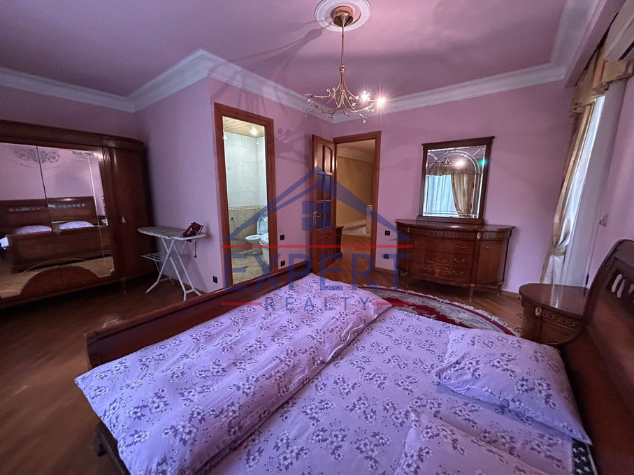 ԿԵՆՏՐՈՆ, ՊՈՒՇԿԻՆԻ ՓՈՂՈՑ, 3 ՍԵՆՅԱԿ