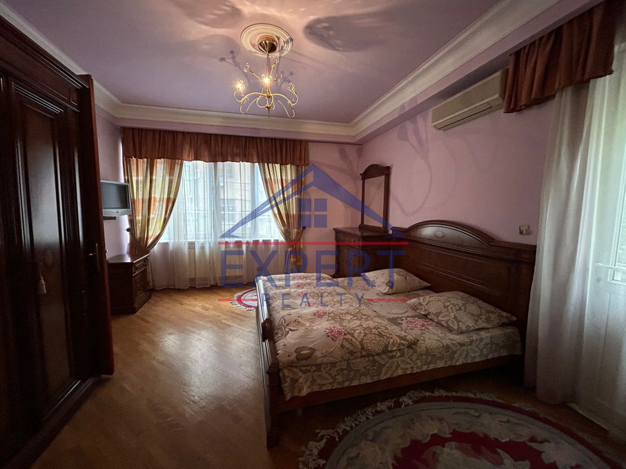 ԿԵՆՏՐՈՆ, ՊՈՒՇԿԻՆԻ ՓՈՂՈՑ, 3 ՍԵՆՅԱԿ