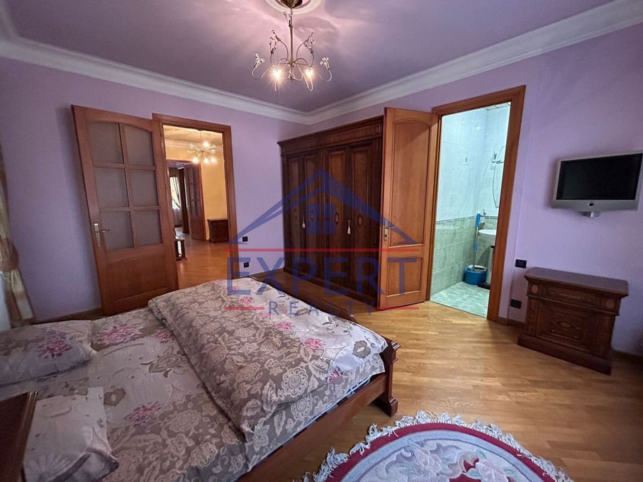 ԿԵՆՏՐՈՆ, ՊՈՒՇԿԻՆԻ ՓՈՂՈՑ, 3 ՍԵՆՅԱԿ