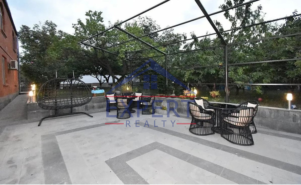 ՔԱՆԱՔԵՌ ԶԵՅԹՈՒՆ,ԾԱՐԱՎ ԱՂԲՅՈՒՐ 8ՍԵՆՅԱԿ