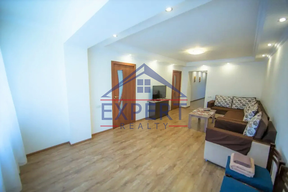 ԿԵՆՏՐՈՆ, ՆԱԼԲԱՆԴՅԱՆ ՓՈՂՈՑ, 3 ՍԵՆՅԱԿ