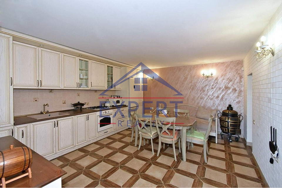 ՁՈՐԱՂԲՅՈՒՐ 4  ՍԵՆՅԱԿ