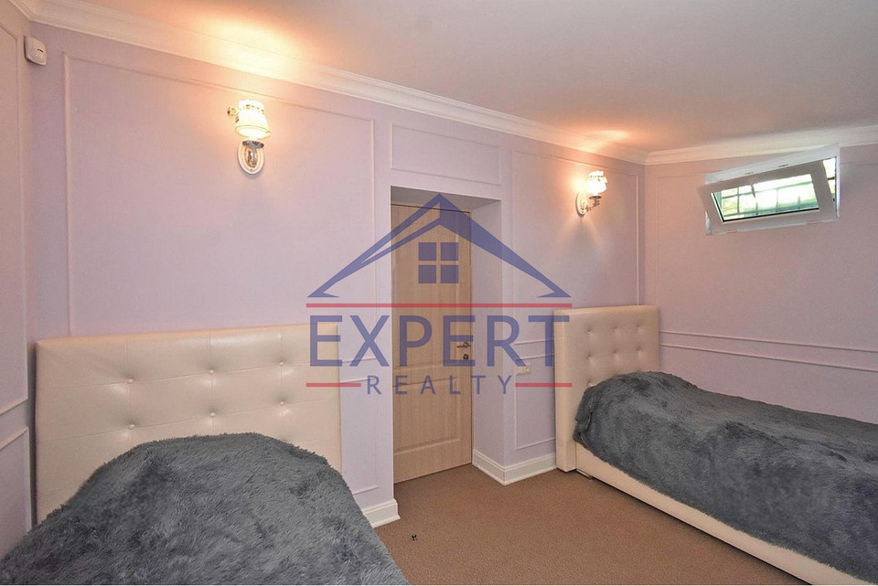 ՁՈՐԱՂԲՅՈՒՐ 4  ՍԵՆՅԱԿ