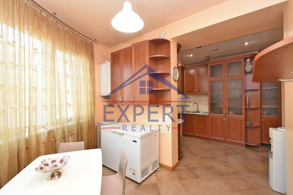 ԱՐԱԲԿԻՐ, ԱՎԵՏ ԱՎԵՏԻՍՅԱՆ ՓՈՂՈՑ, 4 ՍԵՆՅԱԿ