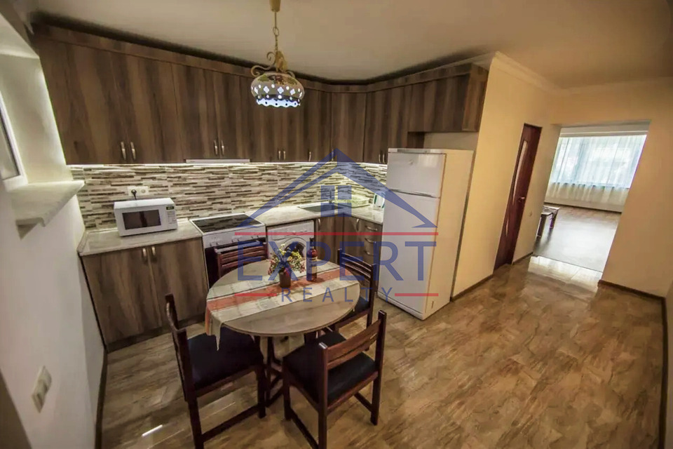 ԿԵՆՏՐՈՆ, ՆԱԼԲԱՆԴՅԱՆ ՓՈՂՈՑ, 3 ՍԵՆՅԱԿ