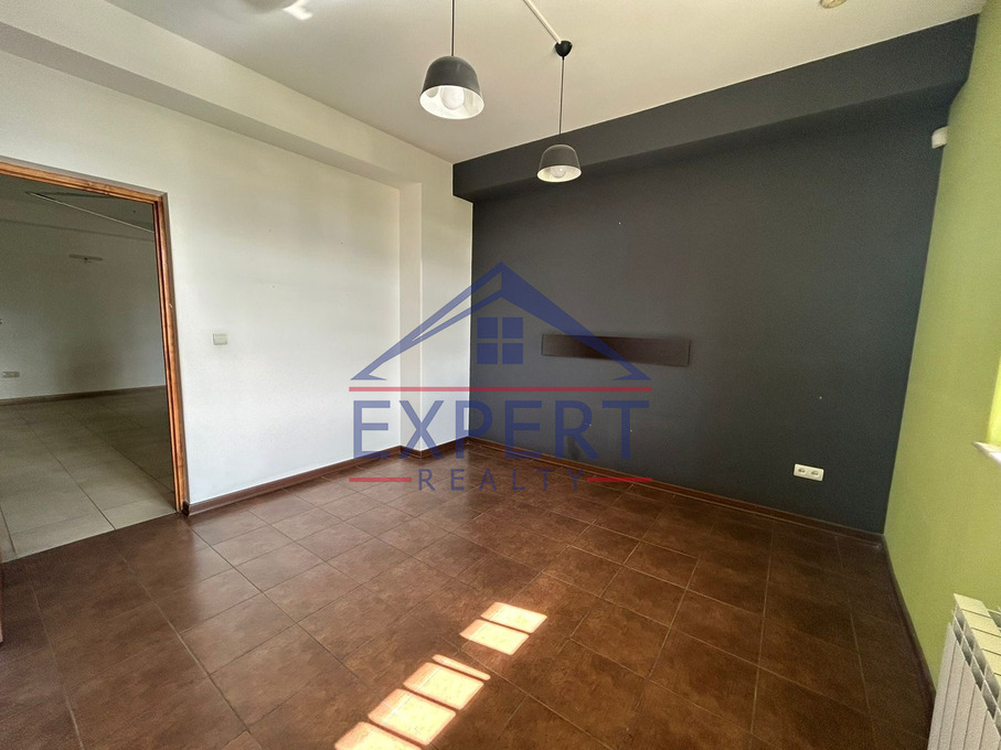 ԿԵՆՏՐՈՆ,ՉԱՐԵՆՑԻ ՓՈՂՈՑ 180ՔՄ