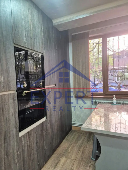 ԷՐԵԲՈՒՆԻ, ԱԶԱՏԱՄԱՐՏԻԿՆԵՐԻ ՓՈՂՈՑ, 4 ՍԵՆՅԱԿ