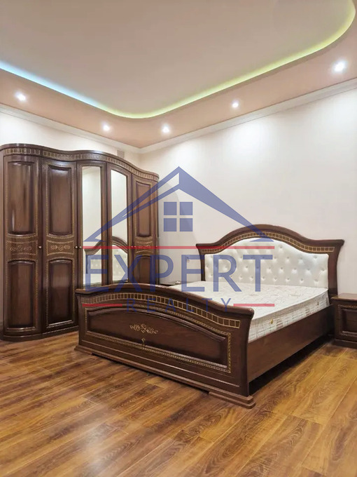 ԷՐԵԲՈՒՆԻ, ԱԶԱՏԱՄԱՐՏԻԿՆԵՐԻ ՓՈՂՈՑ, 4 ՍԵՆՅԱԿ