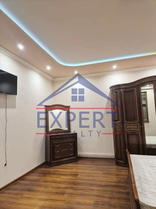 ԷՐԵԲՈՒՆԻ, ԱԶԱՏԱՄԱՐՏԻԿՆԵՐԻ ՓՈՂՈՑ, 4 ՍԵՆՅԱԿ