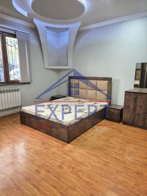 ԷՐԵԲՈՒՆԻ, ԱԶԱՏԱՄԱՐՏԻԿՆԵՐԻ ՓՈՂՈՑ, 4 ՍԵՆՅԱԿ