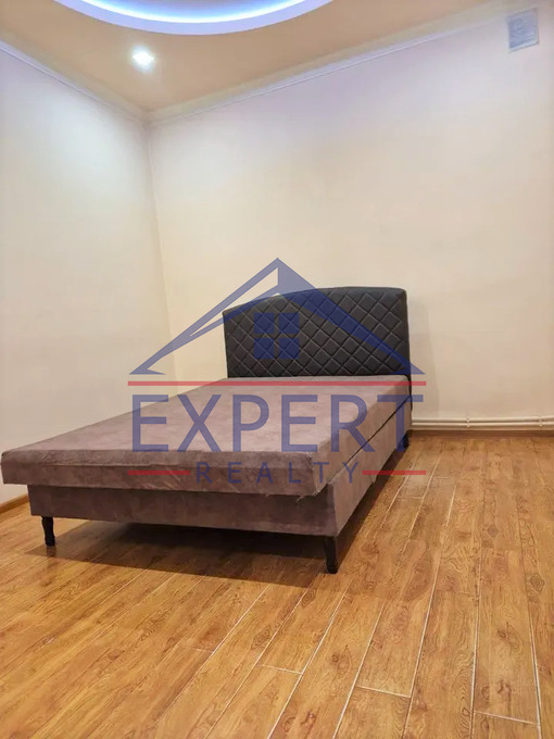 ԷՐԵԲՈՒՆԻ, ԱԶԱՏԱՄԱՐՏԻԿՆԵՐԻ ՓՈՂՈՑ, 4 ՍԵՆՅԱԿ