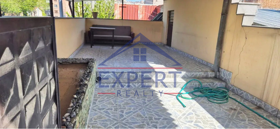 ԷՐԵԲՈՒՆԻ, ԱԶԱՏԱՄԱՐՏԻԿՆԵՐԻ ՓՈՂՈՑ, 4 ՍԵՆՅԱԿ