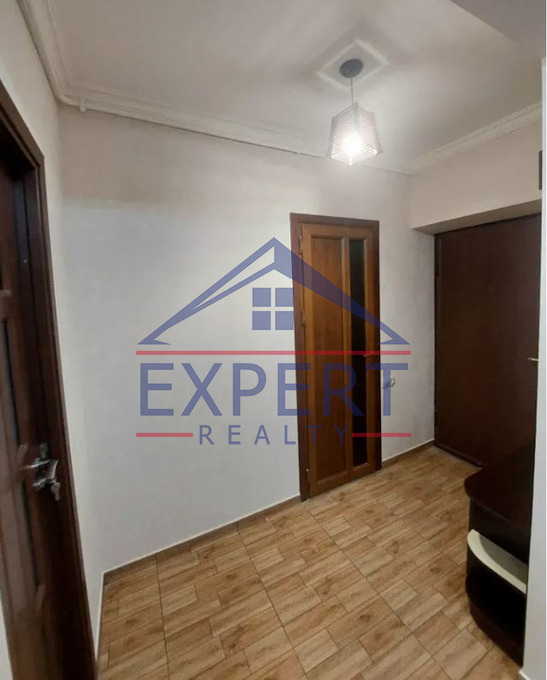ԿԵՆՏՐՈՆ, ՏԻԳՐԱՆ ՄԵԾԻ ՊՈՂՈՏԱ, 1 ՍԵՆՅԱԿ