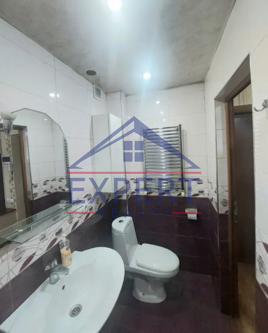 ԿԵՆՏՐՈՆ, ՏԻԳՐԱՆ ՄԵԾԻ ՊՈՂՈՏԱ, 1 ՍԵՆՅԱԿ