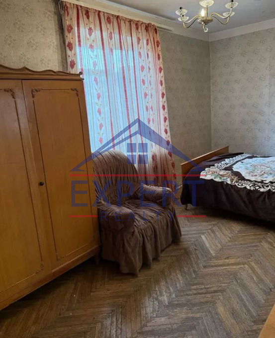 ԱՐԱԲԿԻՐ, ԿՈՄԻՏԱՍԻ ՊՈՂՈՏԱ, 3 ՍԵՆՅԱԿ
