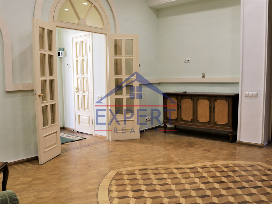 ԱՐԱԲԿԻՐ, ՀԵՆՐԻԿ ՄԱԼՅԱՆ ՓՈՂՈՑ, 5 ՍԵՆՅԱԿ