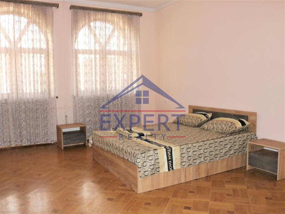 ԱՐԱԲԿԻՐ, ՀԵՆՐԻԿ ՄԱԼՅԱՆ ՓՈՂՈՑ, 5 ՍԵՆՅԱԿ