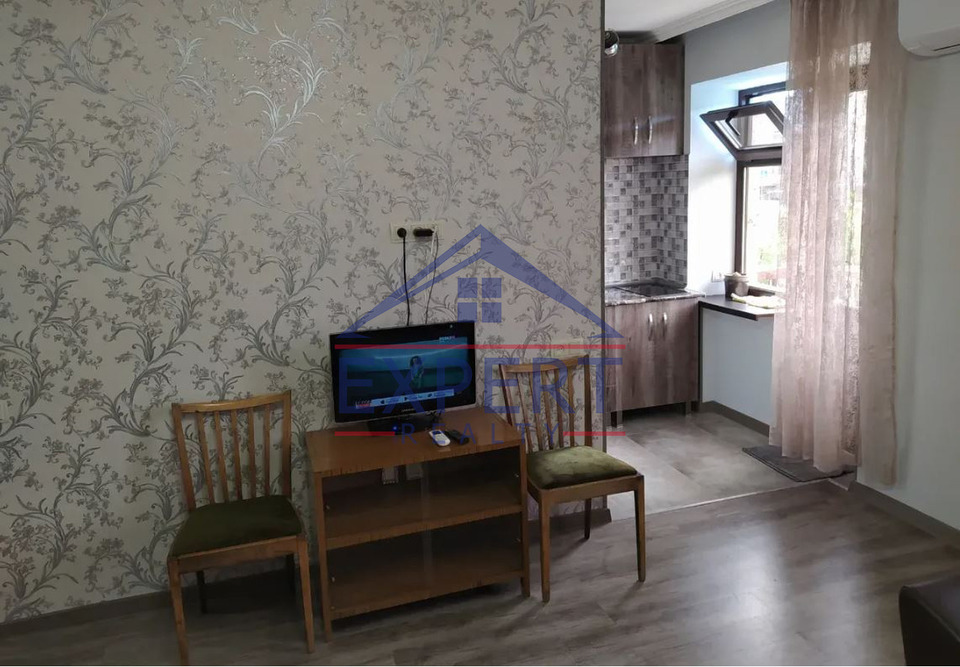 ԱՐԱԲԿԻՐ, ԿՈՄԻՏԱՍԻ ՊՈՂՈՏԱ, 1 ՍԵՆՅԱԿ