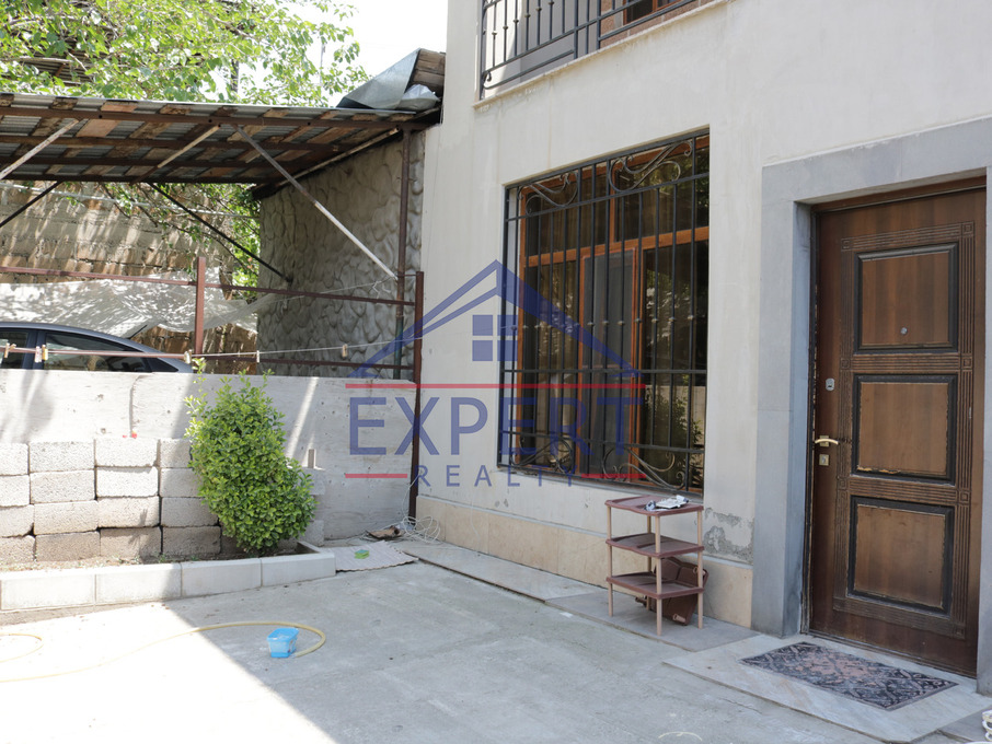 ԱՐԱԲԿԻՐ, ԱԼԵՔՍԵՅ ՀԵՔԻՄՅԱՆԻ ՓՈՂՈՑ, 3 ՍԵՆՅԱԿ