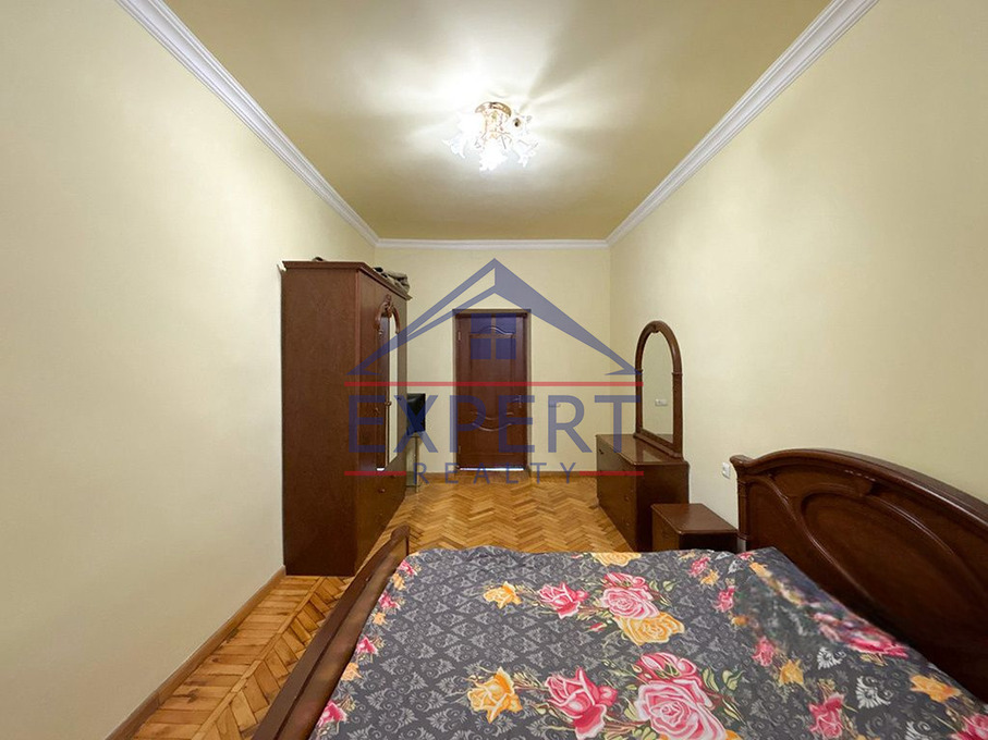 ԱՐԱԲԿԻՐ, ԿՈՄԻՏԱՍԻ ՊՈՂՈՏԱ, 3 ՍԵՆՅԱԿ