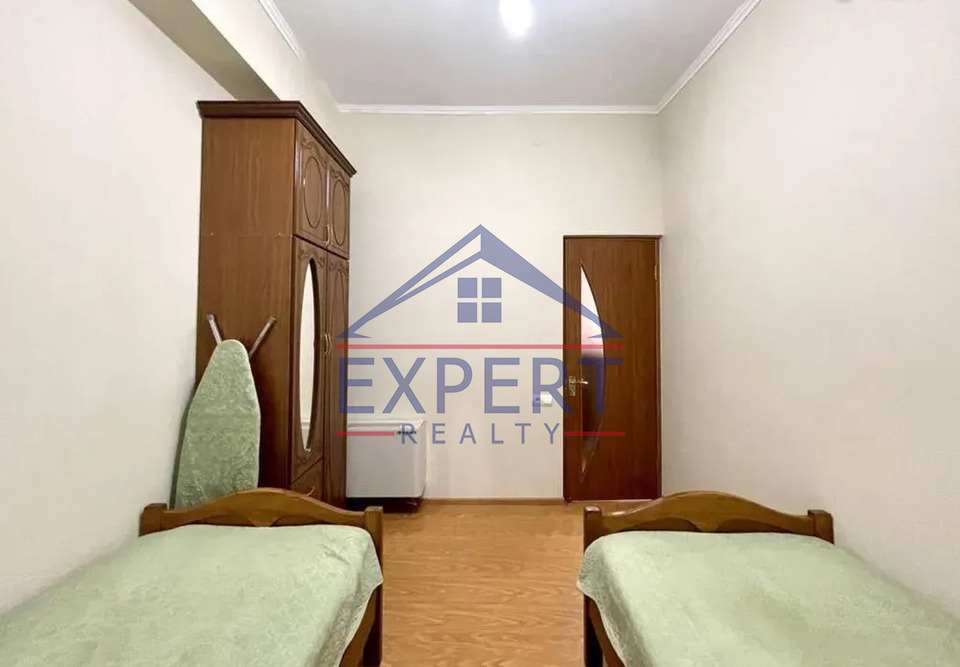 ԱՐԱԲԿԻՐ, ԱԴՈՆՑԻ ՓՈՂՈՑ, 3 ՍԵՆՅԱԿ