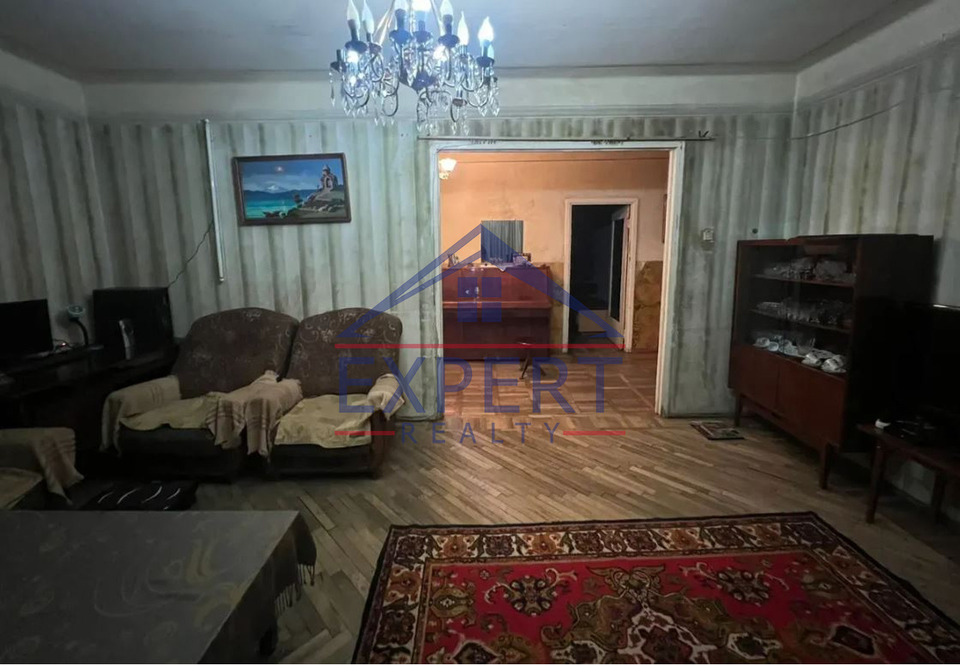 ԱՐԱԲԿԻՐ, ԳՅՈՒԼԲԵՆԿՅԱՆ ՓՈՂՈՑ, 3 ՍԵՆՅԱԿ