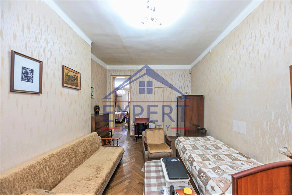 ԿԵՆՏՐՈՆ, ՄԱՇՏՈՑԻ ՊՈՂՈՏԱ, 3 ՍԵՆՅԱԿ