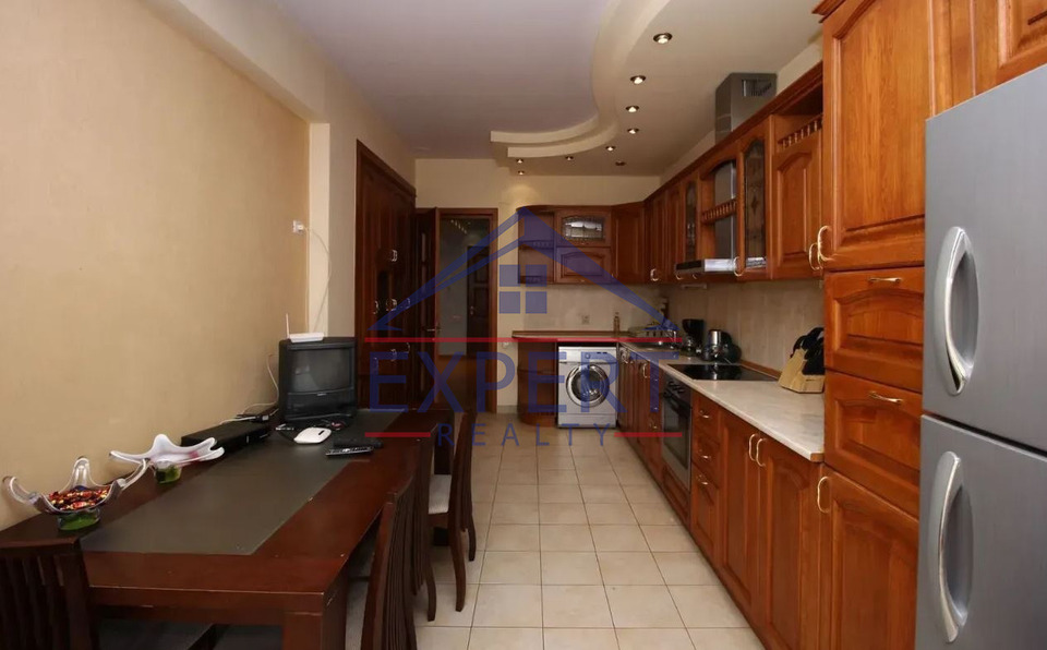 ԿԵՆՏՐՈՆ, ՀՅՈՒՍԻՍԱՅԻՆ ՊՈՂՈՏԱ, 3 ՍԵՆՅԱԿ