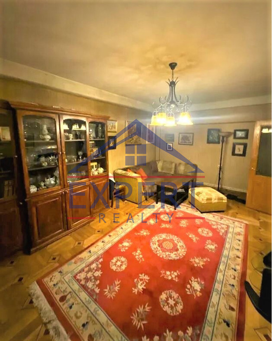 ԿԵՆՏՐՈՆ, ՊԱՐՈՆՅԱՆ ՓՈՂՈՑ, 3 ՍԵՆՅԱԿ