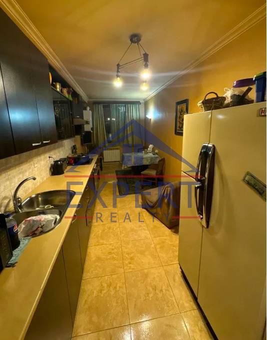 ԿԵՆՏՐՈՆ, ՊԱՐՈՆՅԱՆ ՓՈՂՈՑ, 3 ՍԵՆՅԱԿ