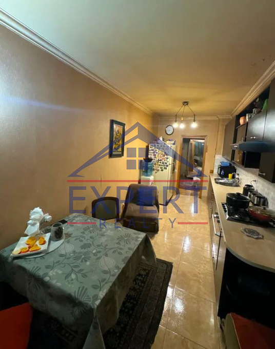 ԿԵՆՏՐՈՆ, ՊԱՐՈՆՅԱՆ ՓՈՂՈՑ, 3 ՍԵՆՅԱԿ